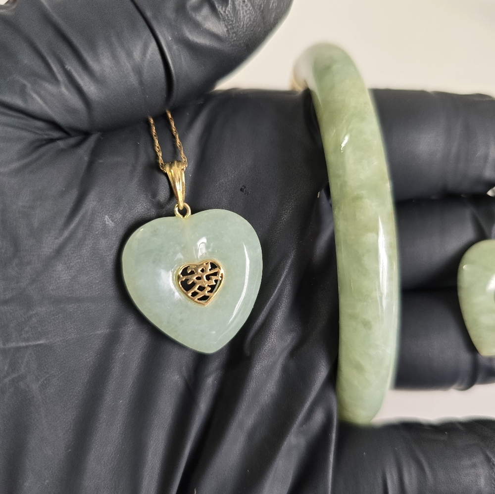 Watch Video / 14k Gold Jade - Oval Bangle Bracelet, Heart Necklace & Earring View 4
